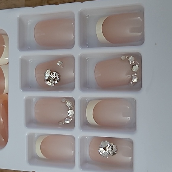 Rhinestone French Manicure Press On Nails - Picture 11 of 14